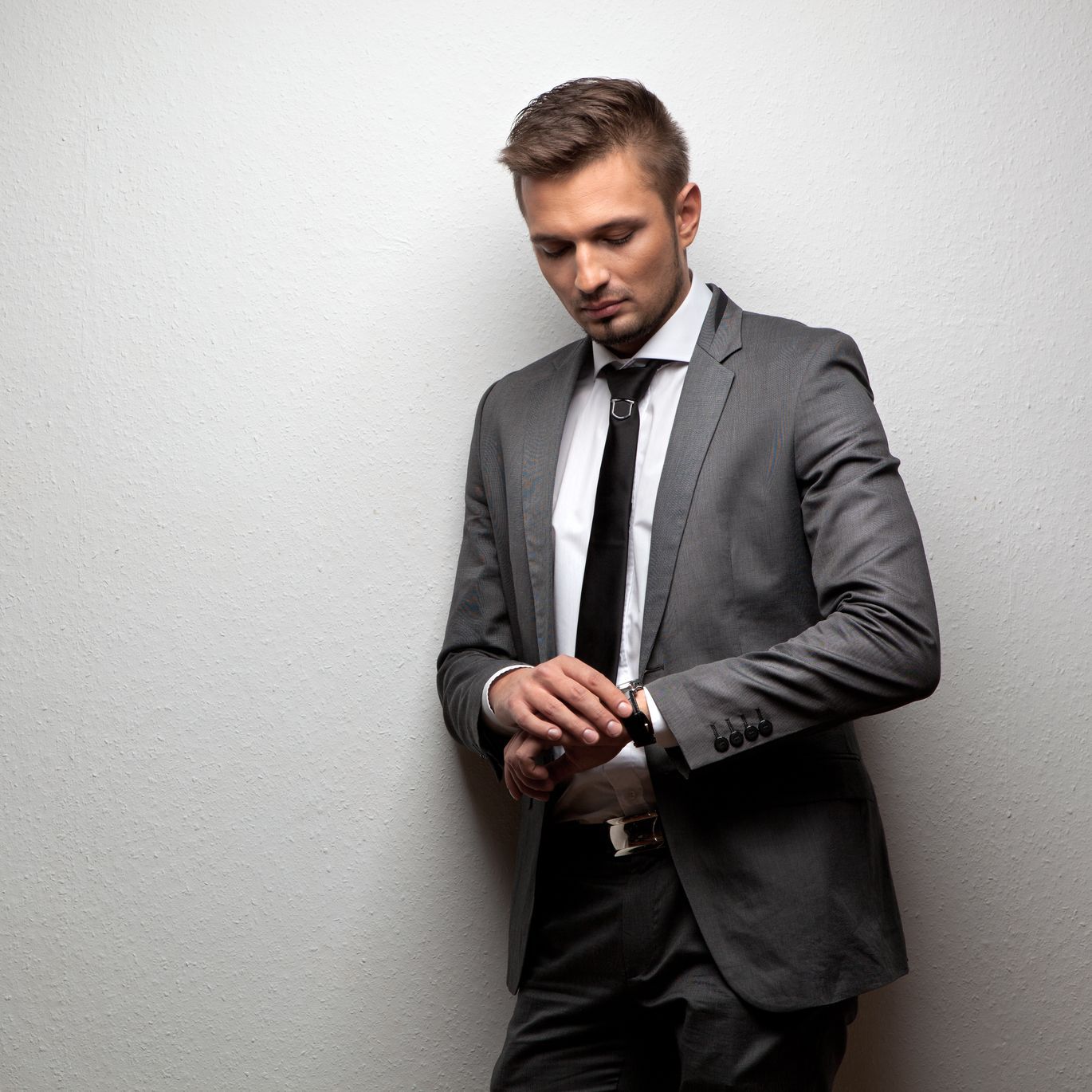 what do guys wear to a wedding as a guest
