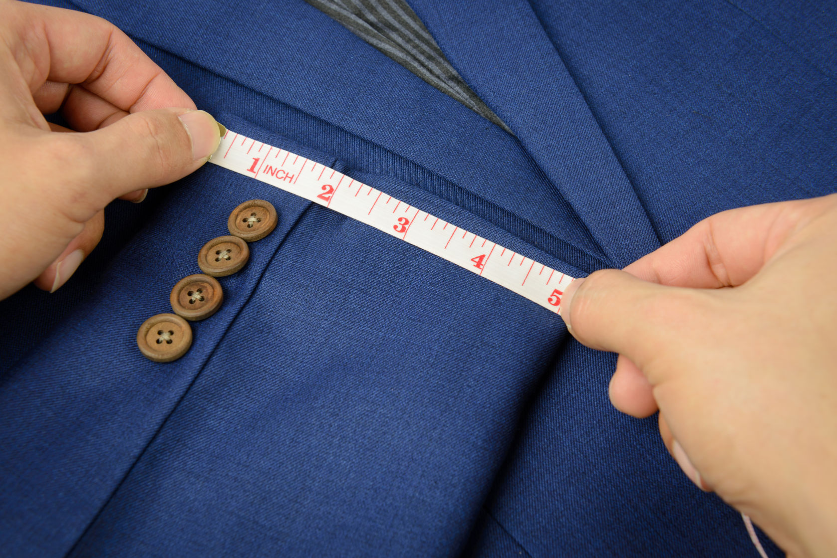 The Benefits of a Custom Suit vs Off the Rack Suit