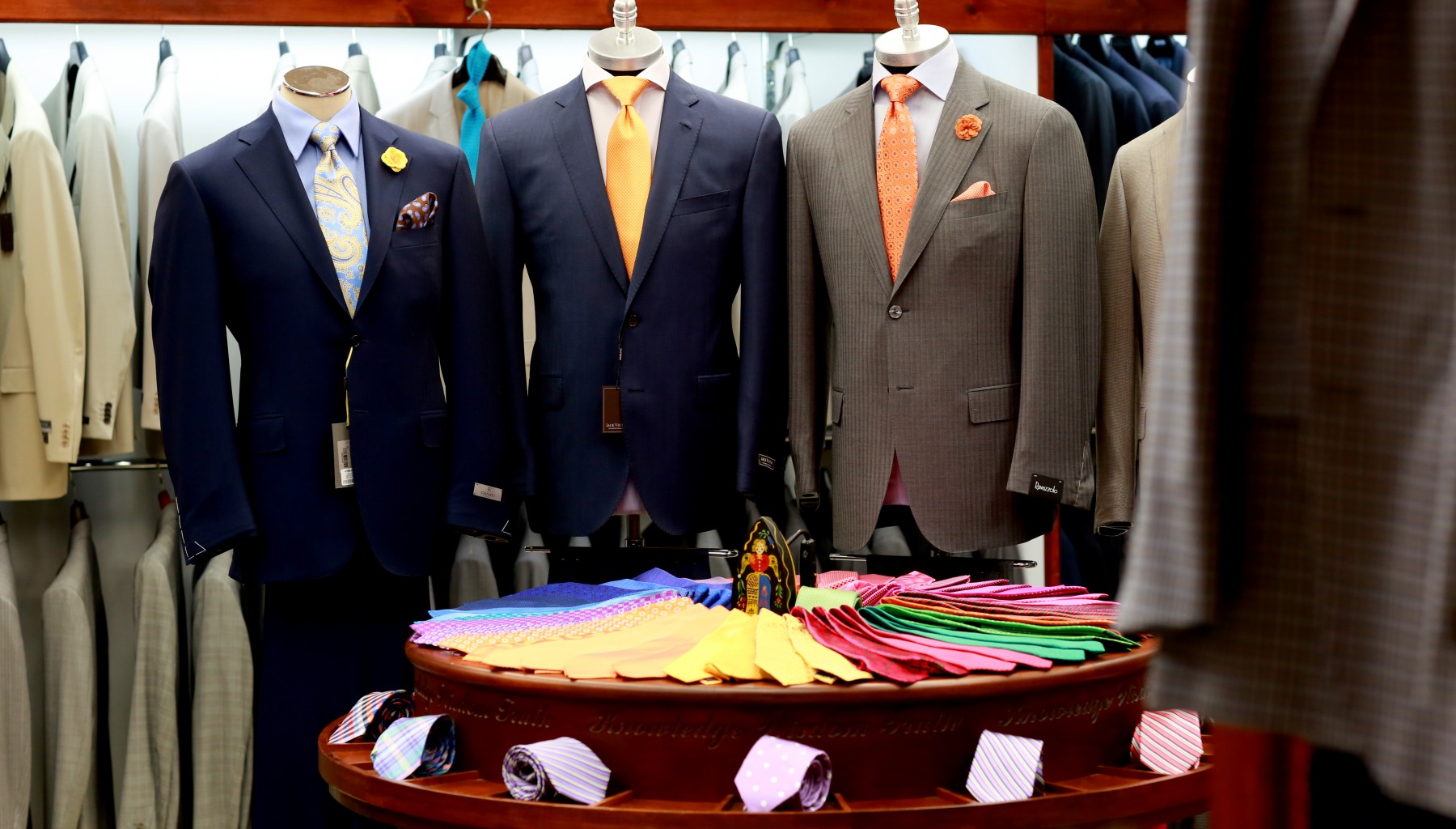 How to Match Suit and Shoes For Every Color